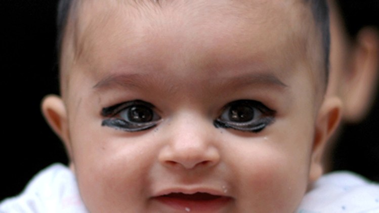 शिशु की आंखों में काजल या सुरमा हो सकता है खतरनाक